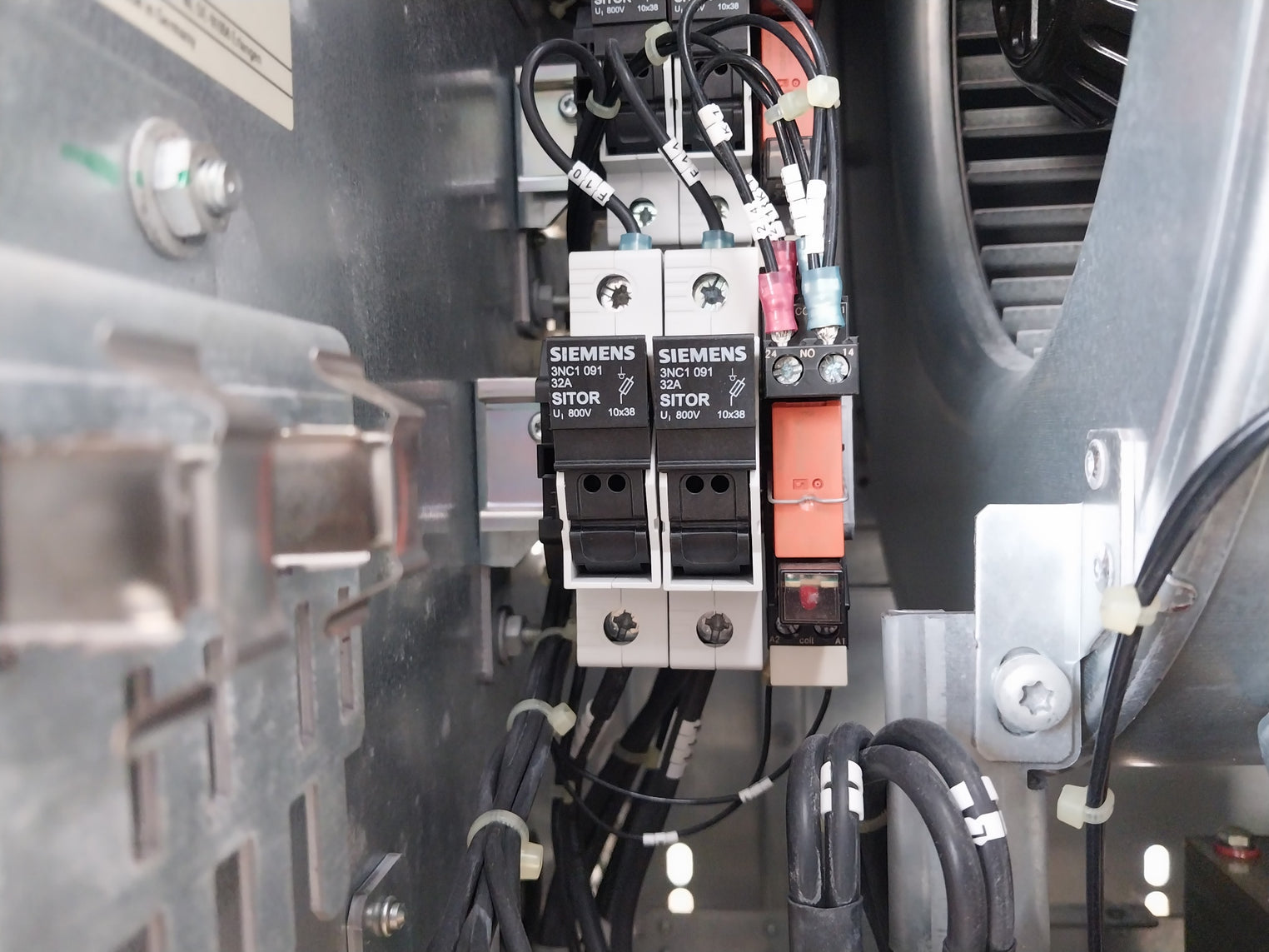 Siemens 6Sl3320-1Te41-0Aa3 Sinamics Motor Module 6Sl3352-1Ae41-0Fa1 Dc 510-750V