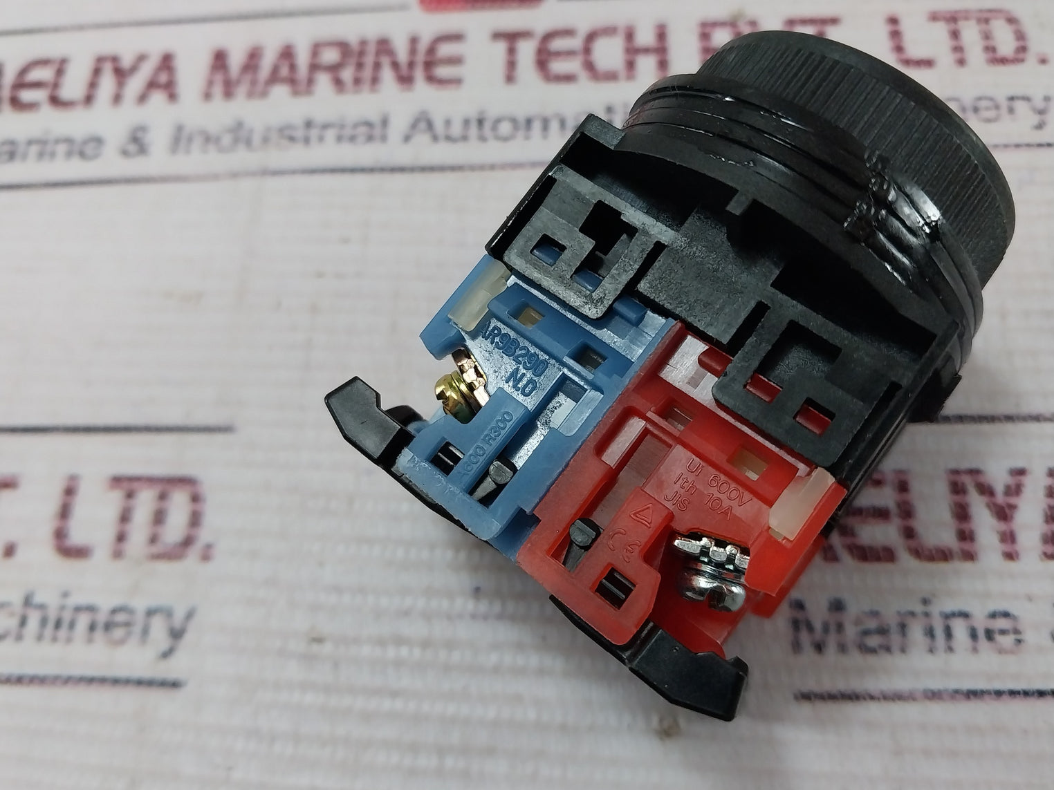 Fuji Electric Ar30f0r Red Pushbutton Ar30f0r-11r