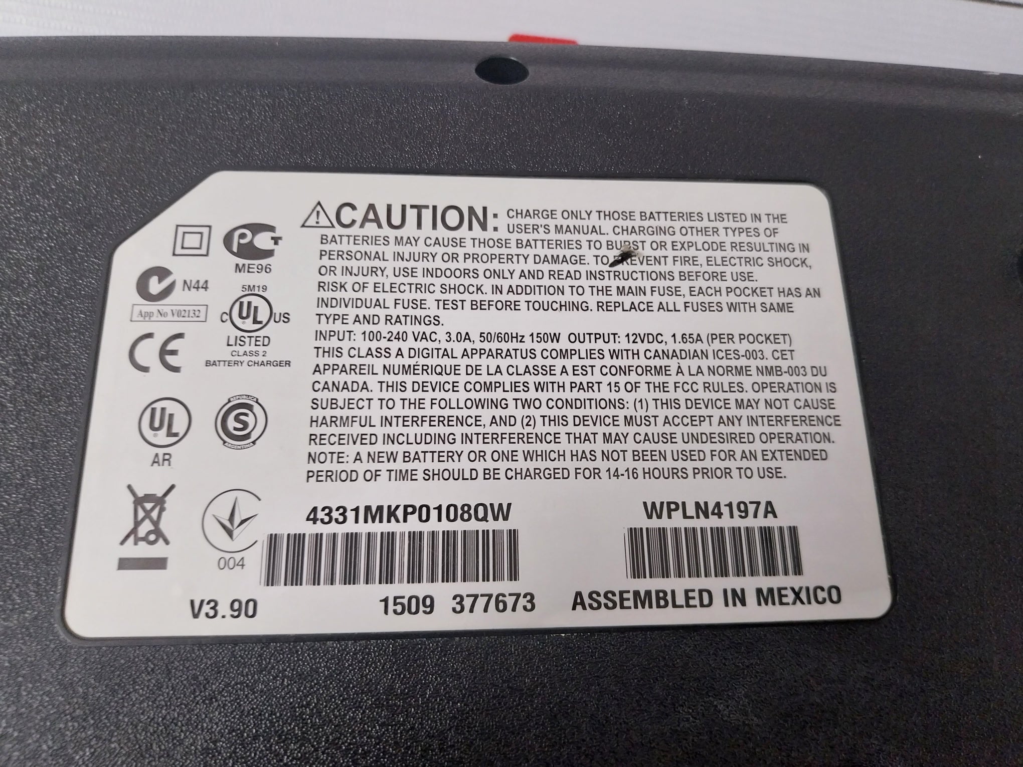 Motorola WPLN4197A Adaptive Charger V3.90 12VDC, 1.65A