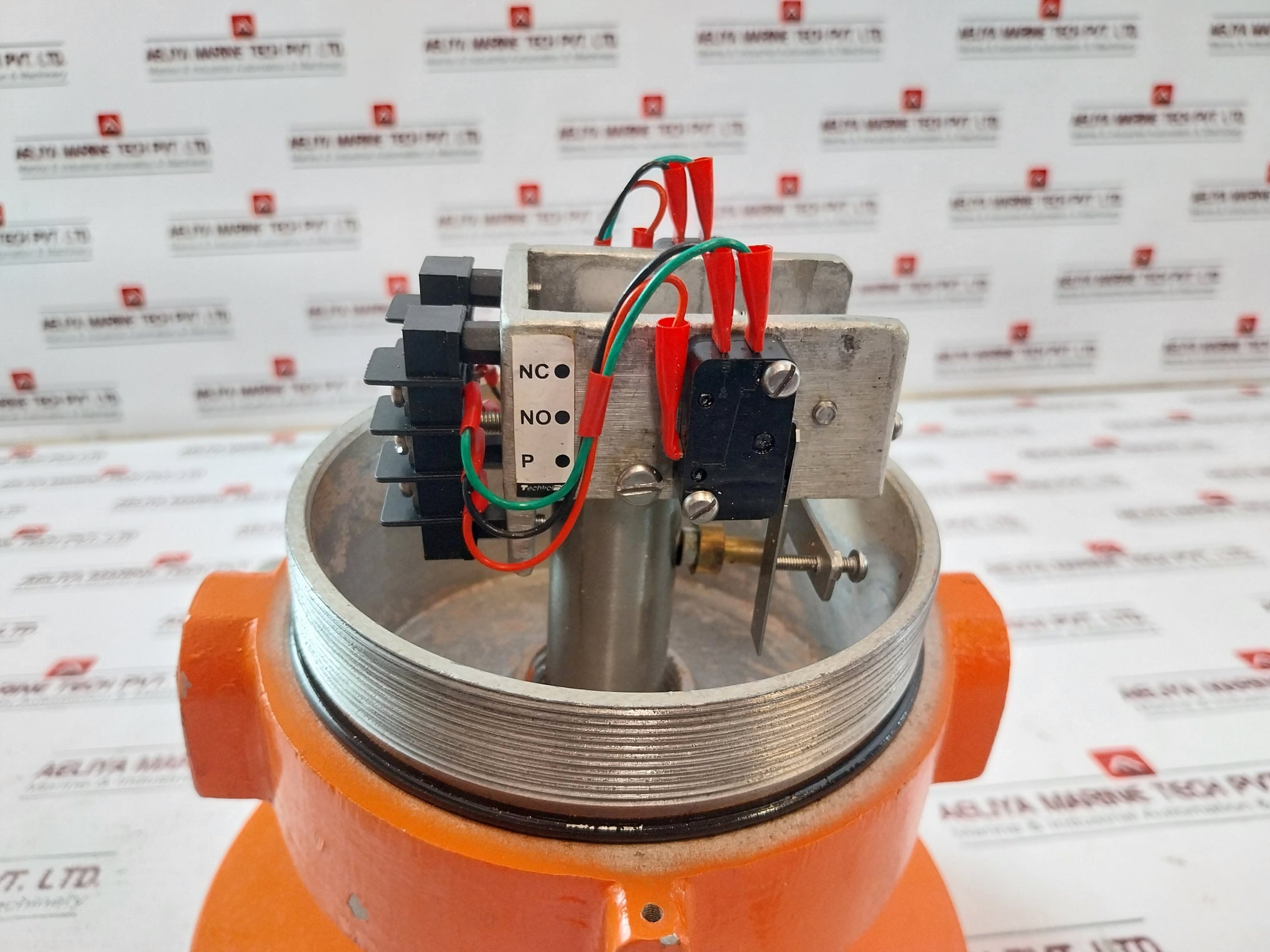 Techtrol Ds-besm1Ww Displacer Type Magnetic Level Switch 5A-250Vac 10 Kg/Cm2