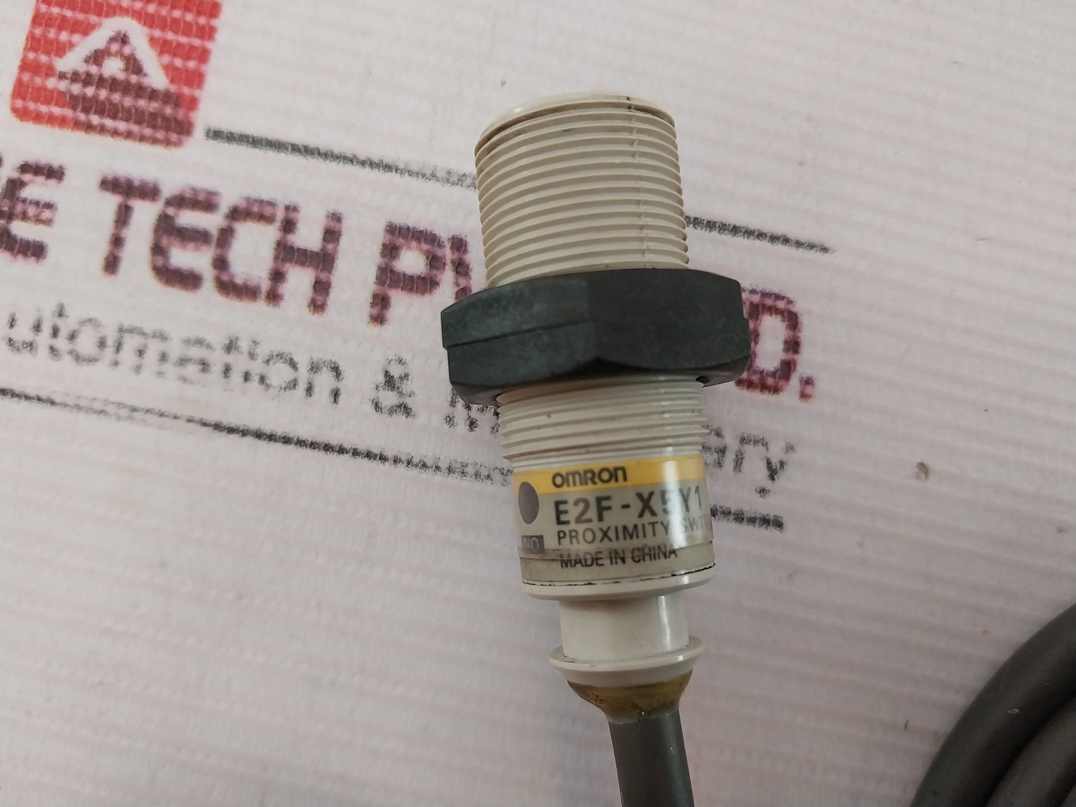 Omron E2F-x5Y1 Proximity Switch Sensor 24-240Vac