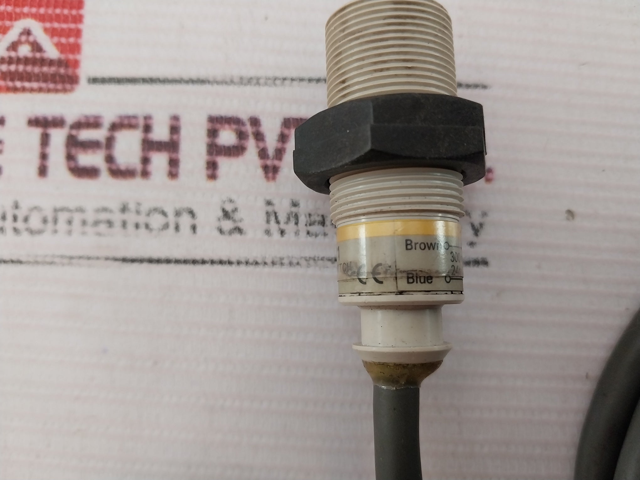 Omron E2F-x5Y1 Proximity Switch Sensor 24-240Vac