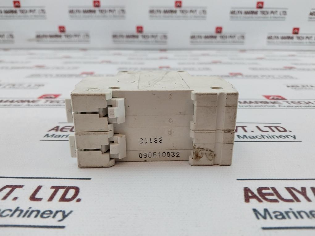 Tengen Dz47 C32 Circuit Breaker 230/400V 50/60Hz