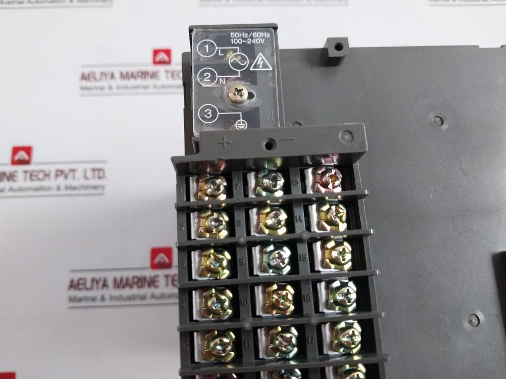 Yamatake Srf106As001D0 Smart Recorder 81406107-001 30Va Max 50/60Hz