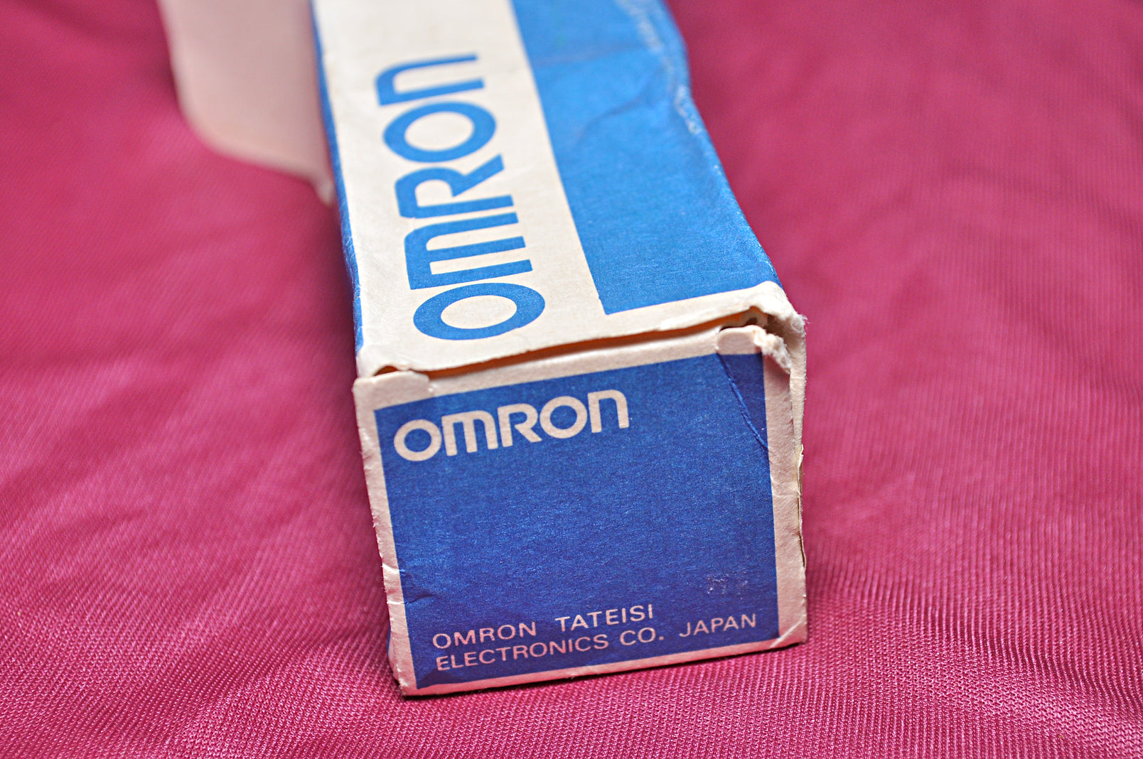 Omron A3Pj-90D12-28 Pushbutton Switch