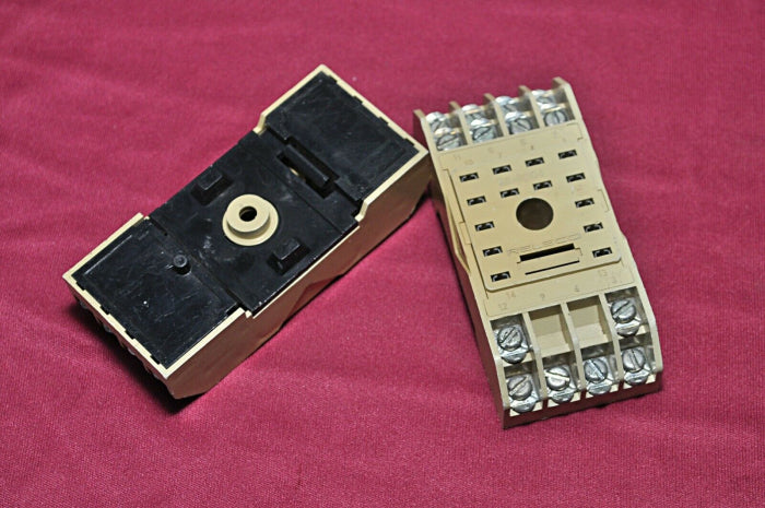Lot Of 2X Releco SK-3004 Relay Socket