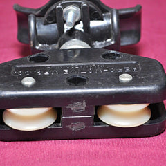 Aero-motive festoon carrier trolley