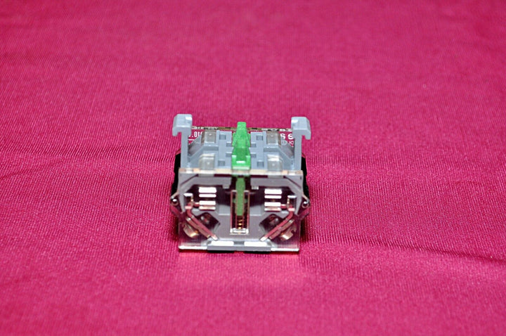 Lot of 3X EAO 704.910.3 Switching Element 10A 500V 220V-7A 600V AC AMP