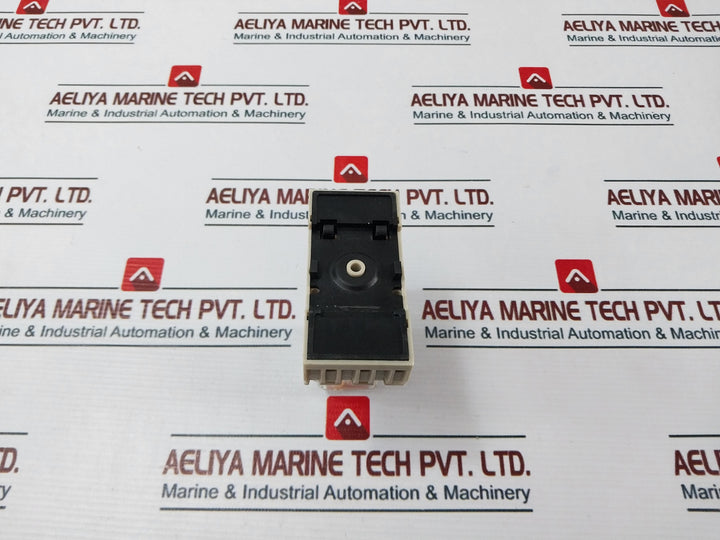 Siemens V23100V9113F206 Plug-in Relay With Base 10A 250V
