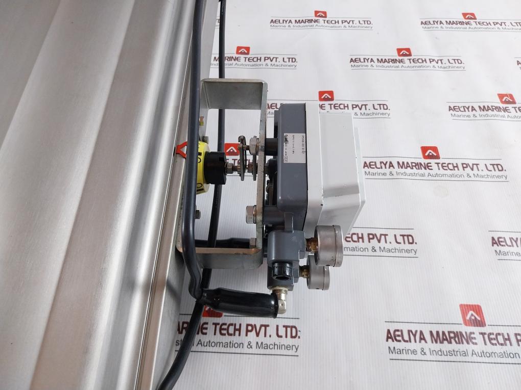 Tomoe Temperature & Pressure Valve W/ Pneumatic Positioner 304Y-7G0 Ip5100 0.4~0.7Mpa