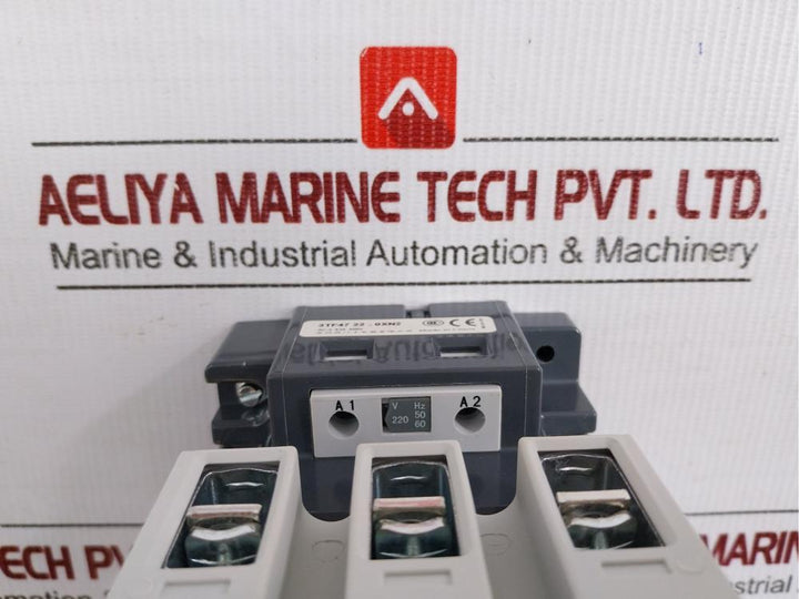 3Tf47 22-0Xn2 Siemens Contactor 63A Ac3 30Kw 400V 2No+2Nc