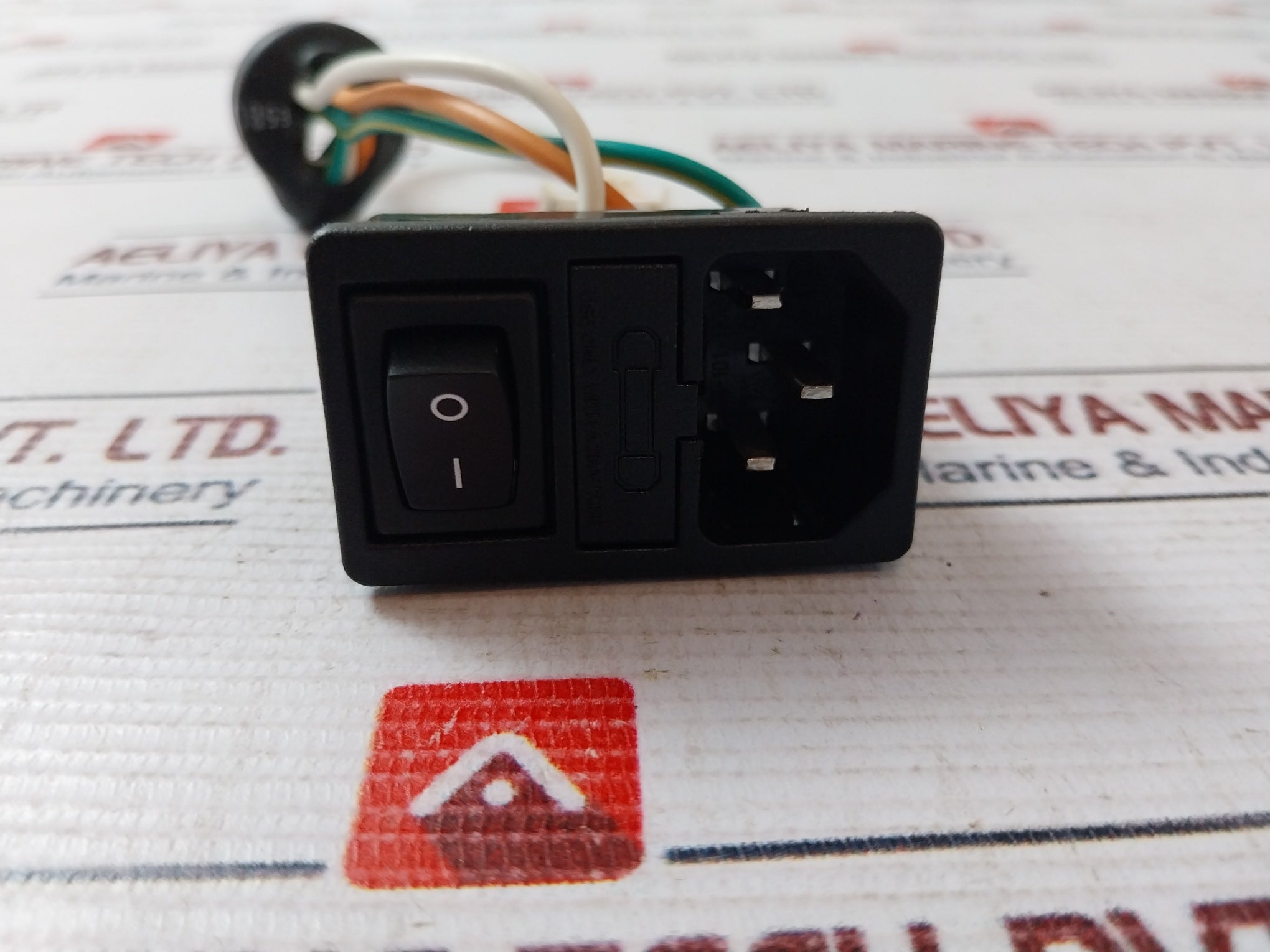 Jr-101-1Frs Socket And Switch 10A 250Vac