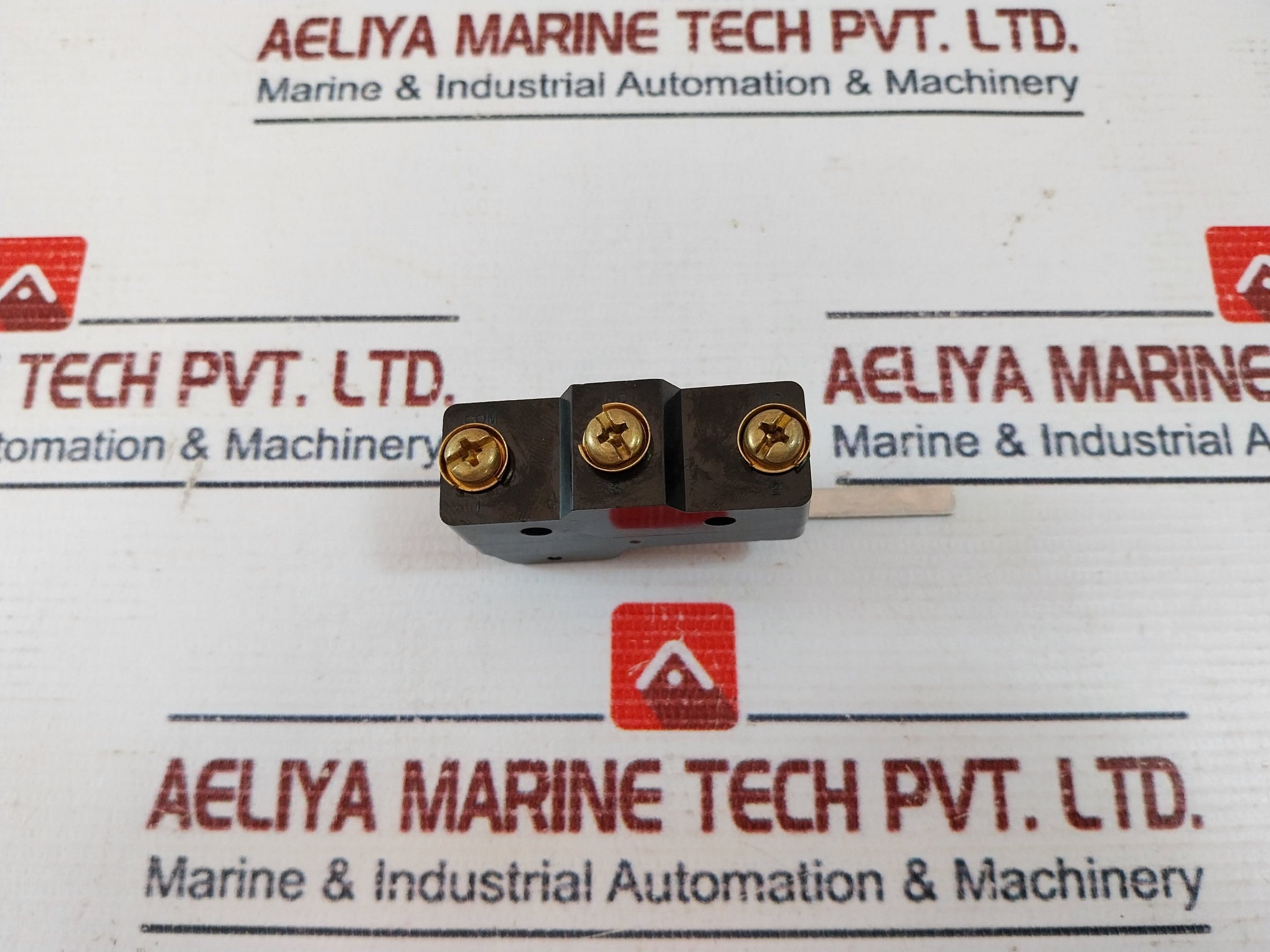 Honeywell Bzc-2Rw80-a2 Industrial Snap Action Switch, Hinge, Lever 15A/600Vac