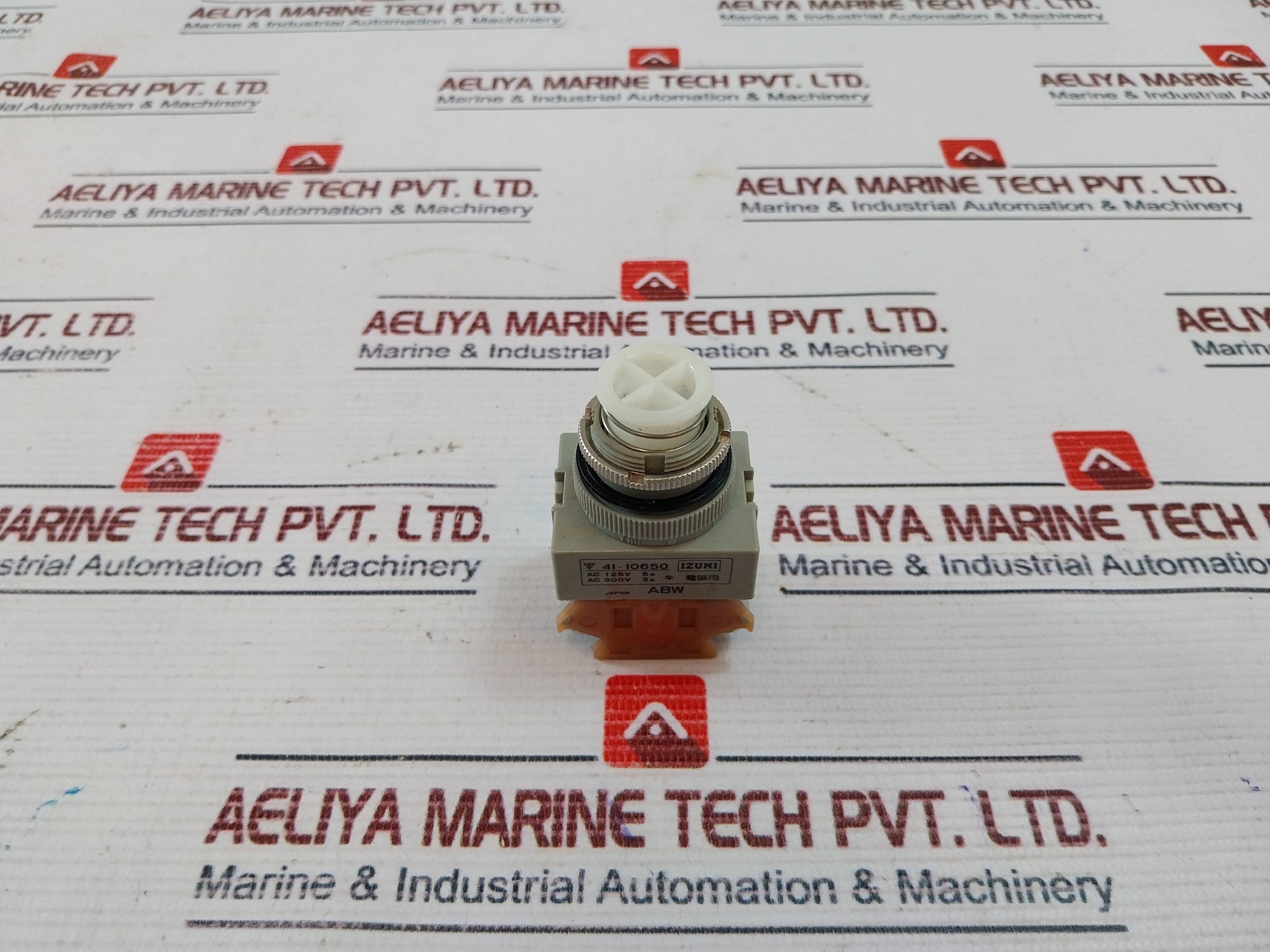 Idec 41-10650 Pushbutton Control Unit 300Vac 5A