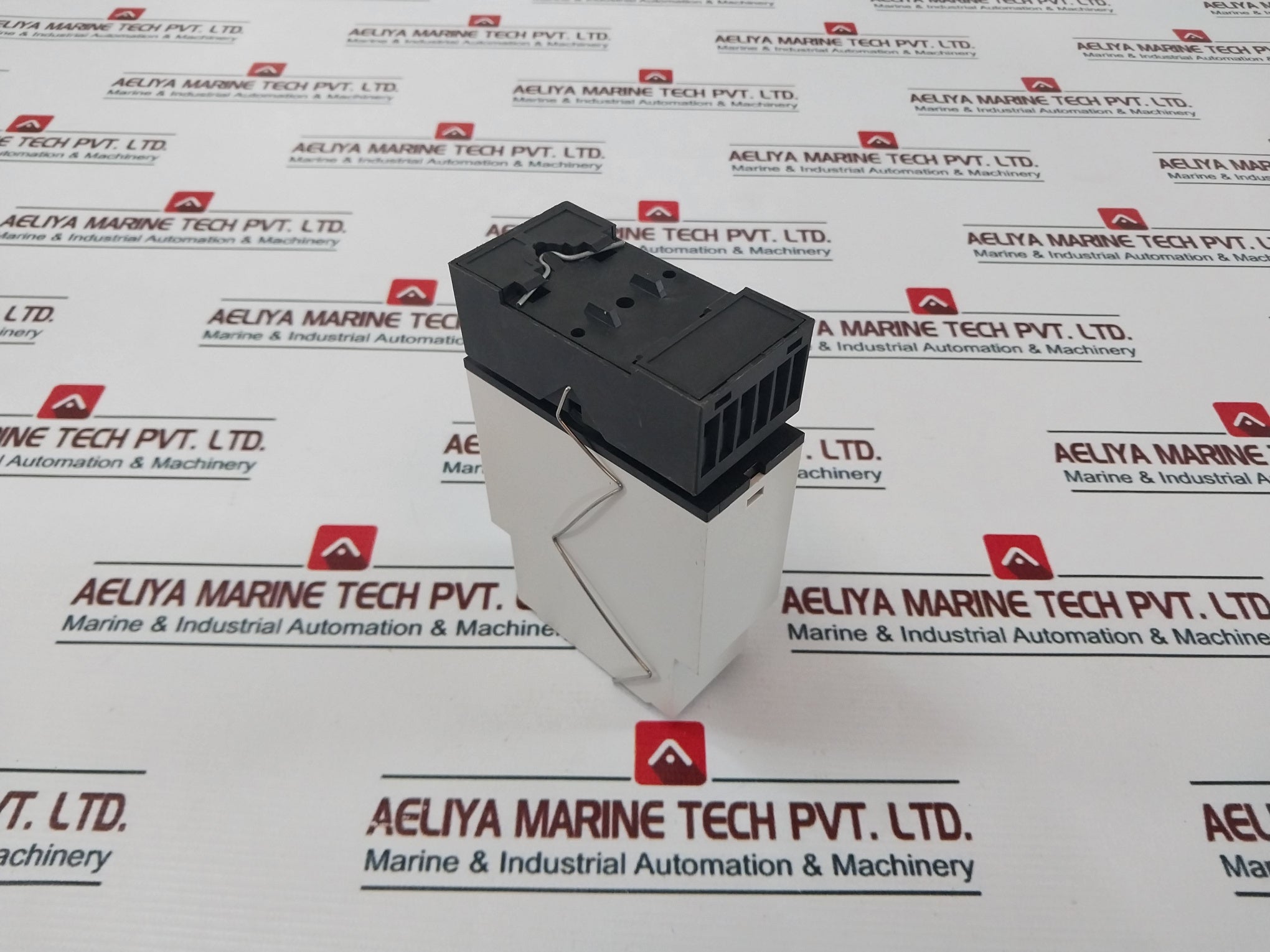 Carlo Gavazzi Pmb01Dm24 Multifunction Timer 24-240 Vac/Dc 50-60Hz With Base