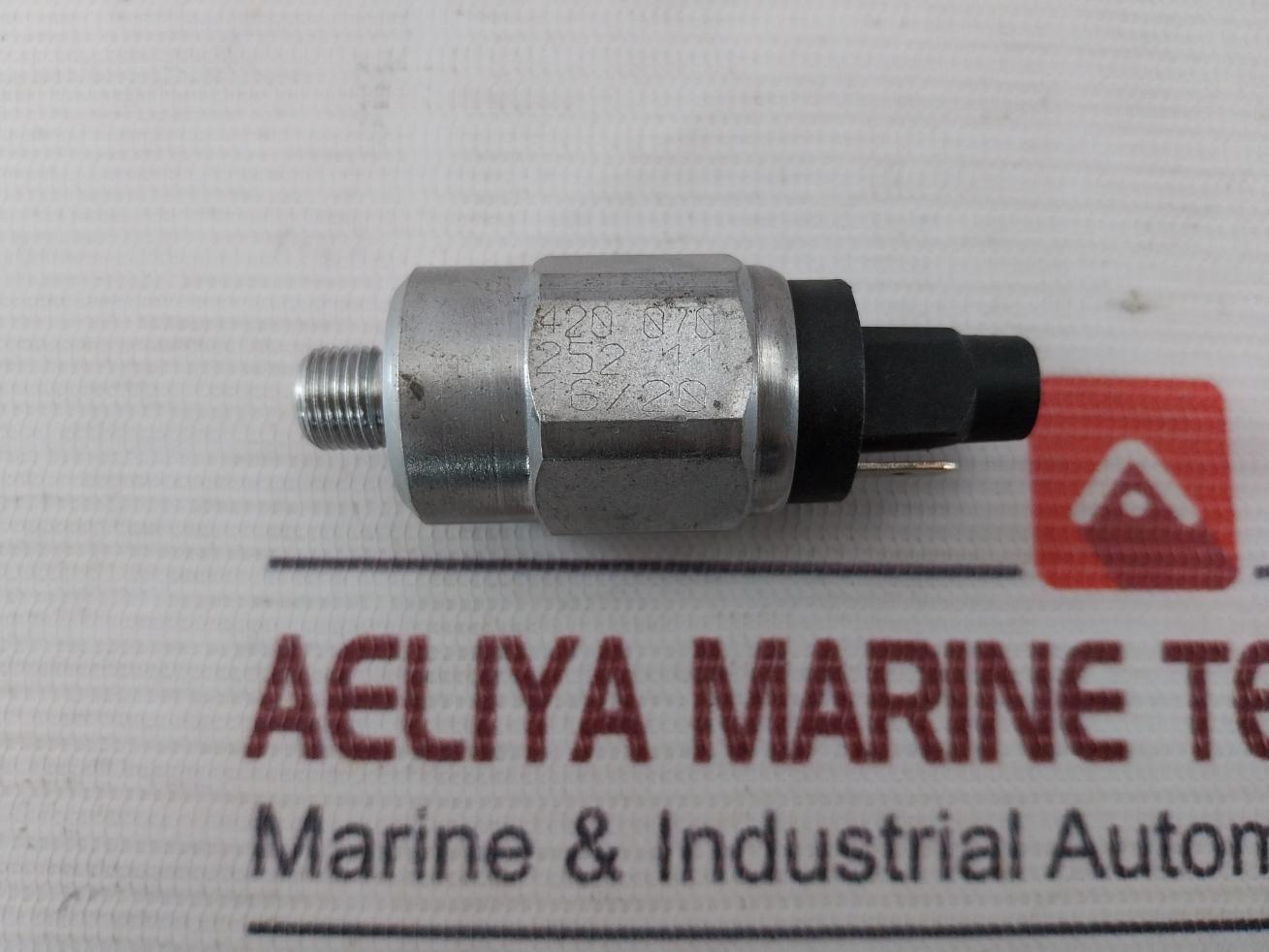 420 070 252 11 Pressure Switch Flat Connector