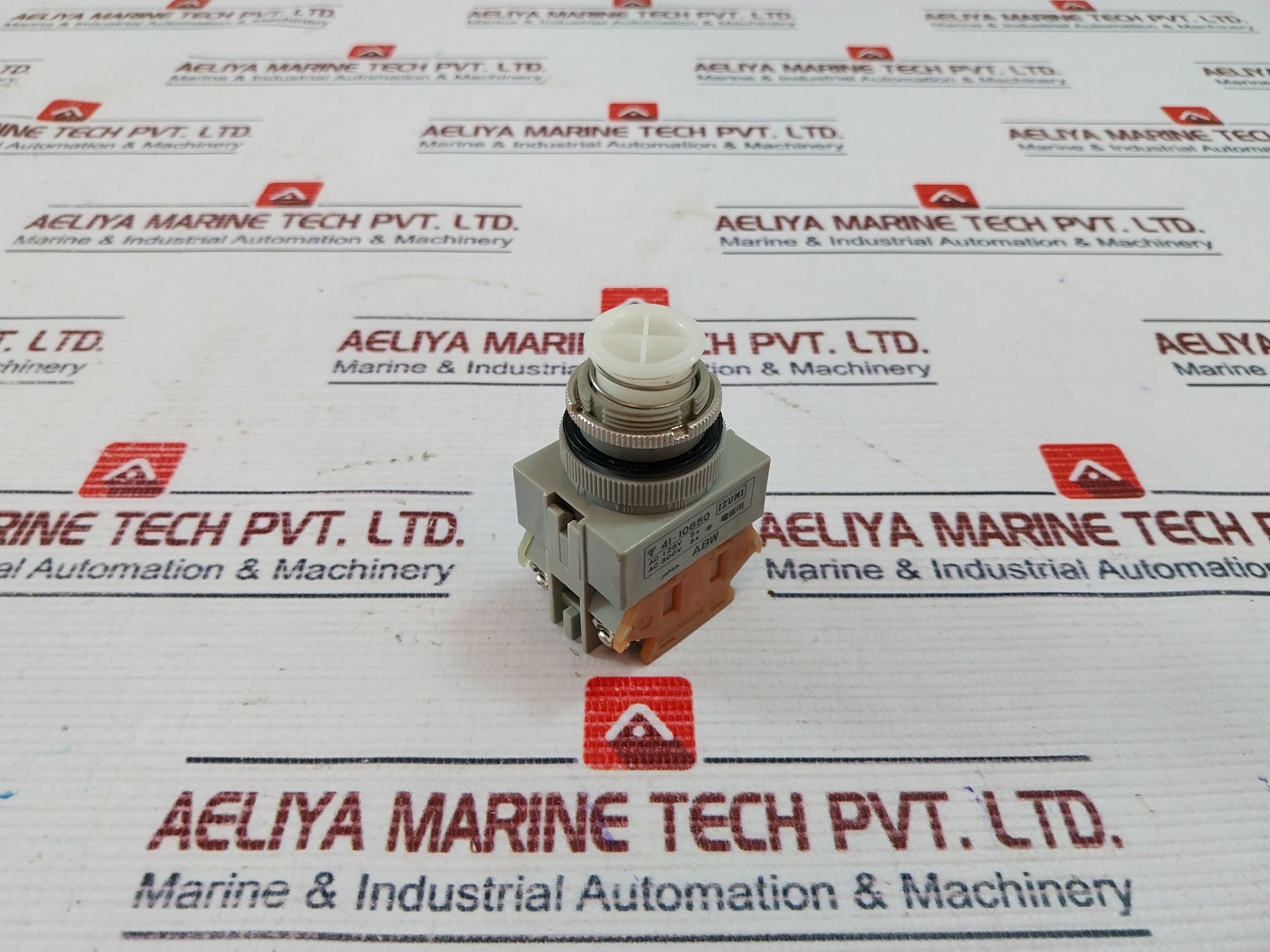 Idec 41-10650 Pushbutton Control Unit 300Vac 5A