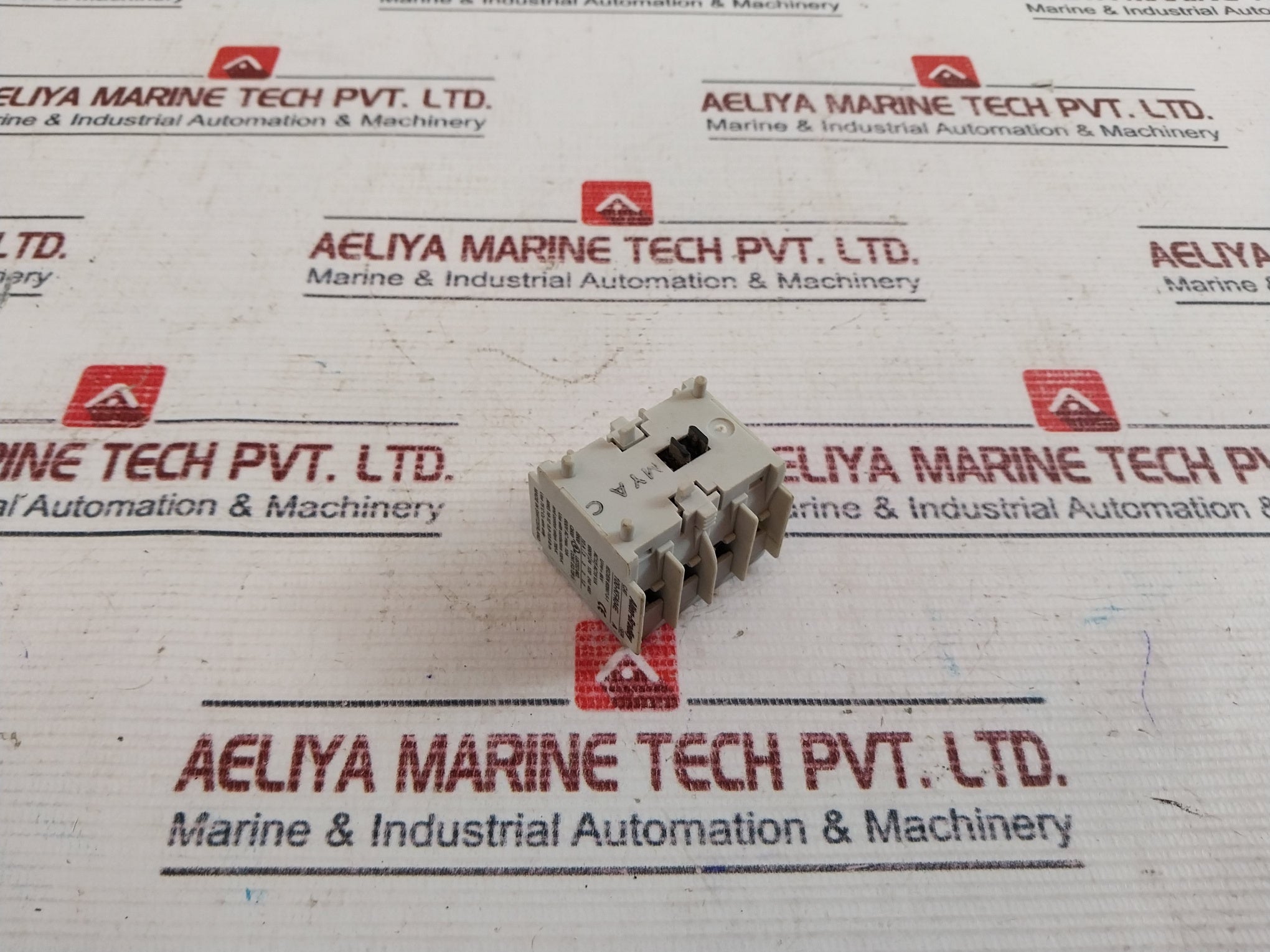 Allen-bradley 100-kfa04E Auxiliary Contact Block 10A 600Vac Ser: A