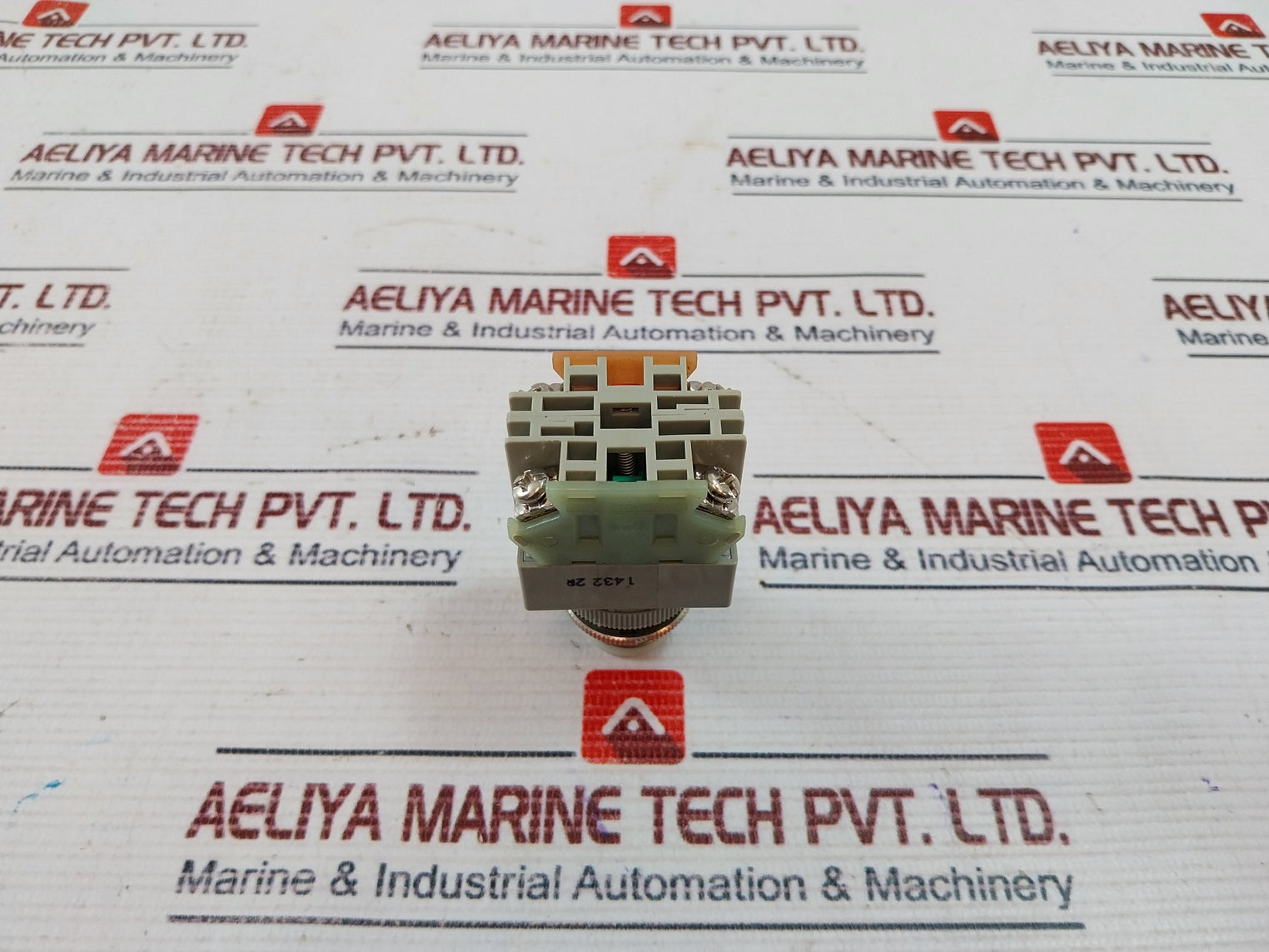 Idec 41-10650 Pushbutton Control Unit 300Vac 5A