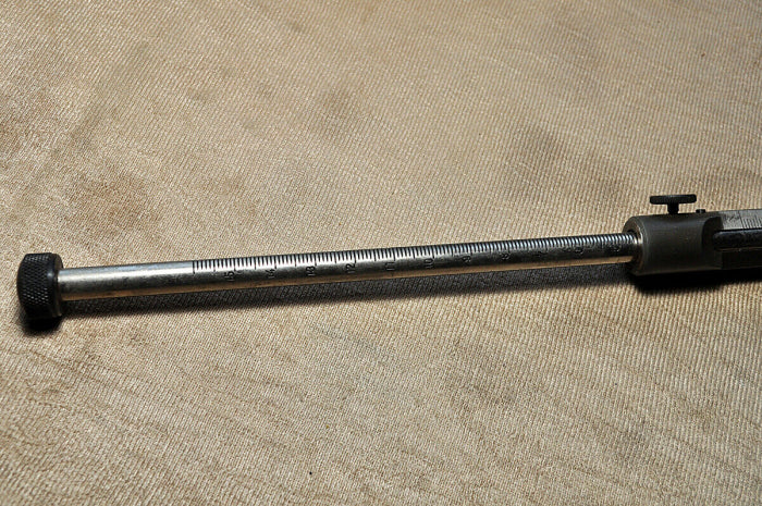Simplex compact seal wear down gauge