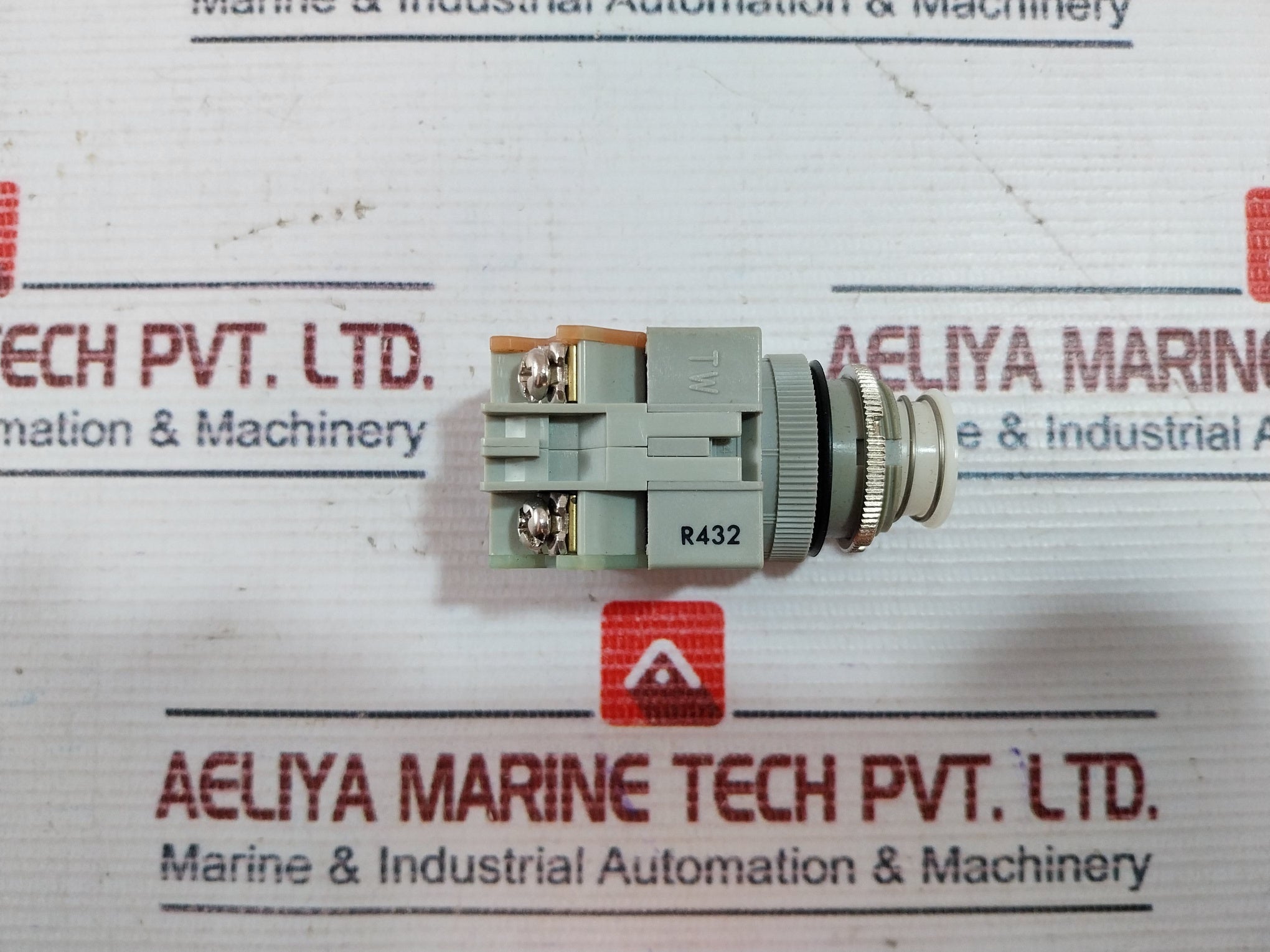 Idec 41-10650 Pushbutton Control Unit 300Vac 5A