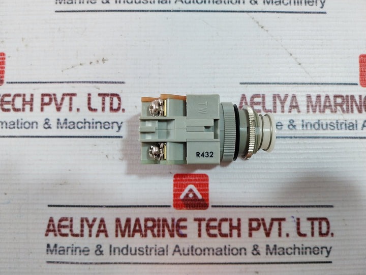 Idec 41-10650 Pushbutton Control Unit 300Vac 5A