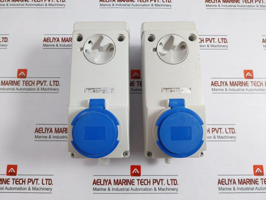 83092 Unika Interlocked Socket 32A Schneider Electric