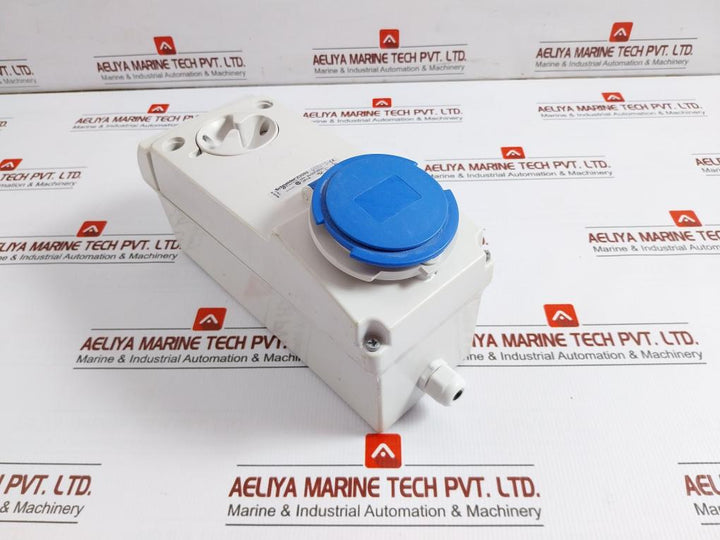 83092 Unika Interlocked Socket 32A Schneider Electric