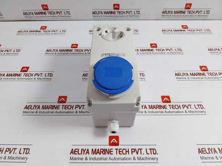 83092 Unika Interlocked Socket 32A Schneider Electric