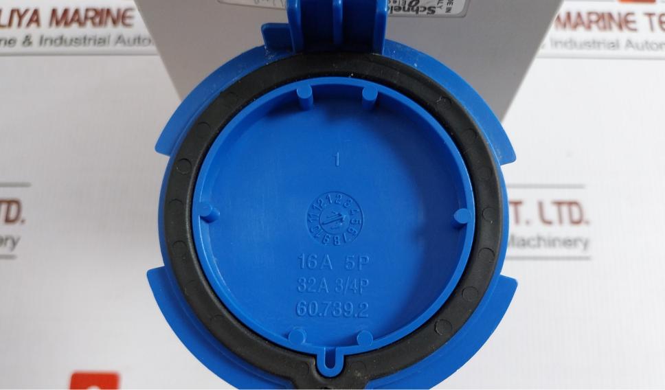 83092 Unika Interlocked Socket 32A Schneider Electric