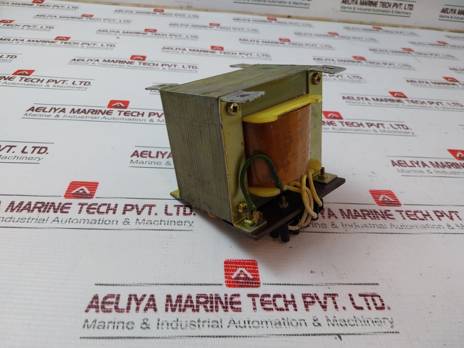 851.0.40.84.051 Isolating Transformer 220/220V