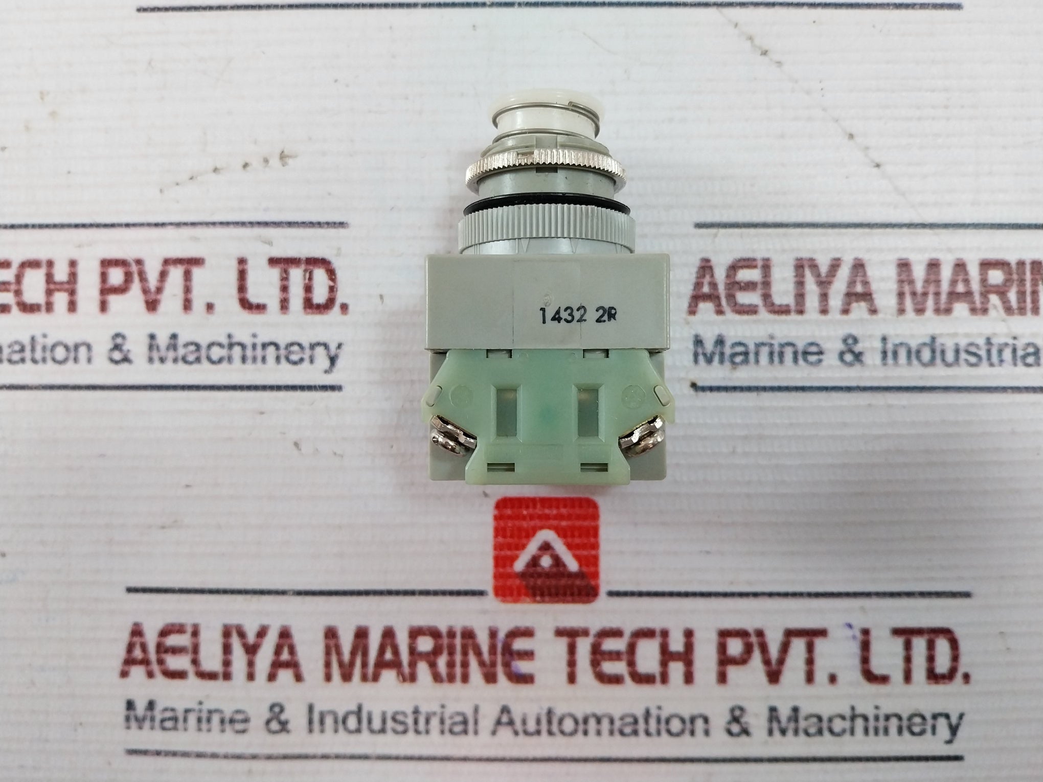 Idec 41-10650 Pushbutton Control Unit 300Vac 5A