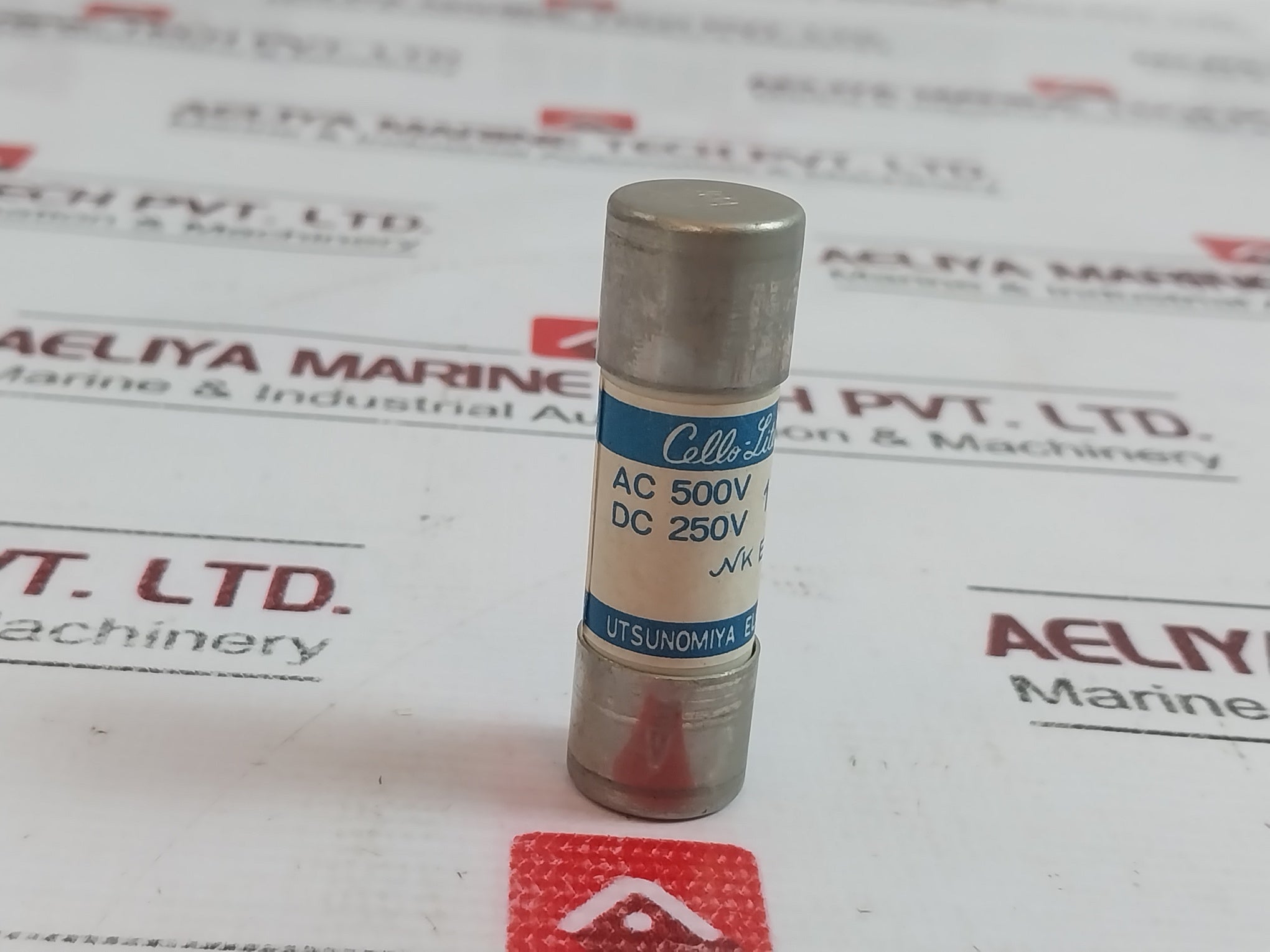 Lot of 10X Utsunomiya UC1 Cello-Lite Fuse 10A AC500V DC250V, 16D-000-003
