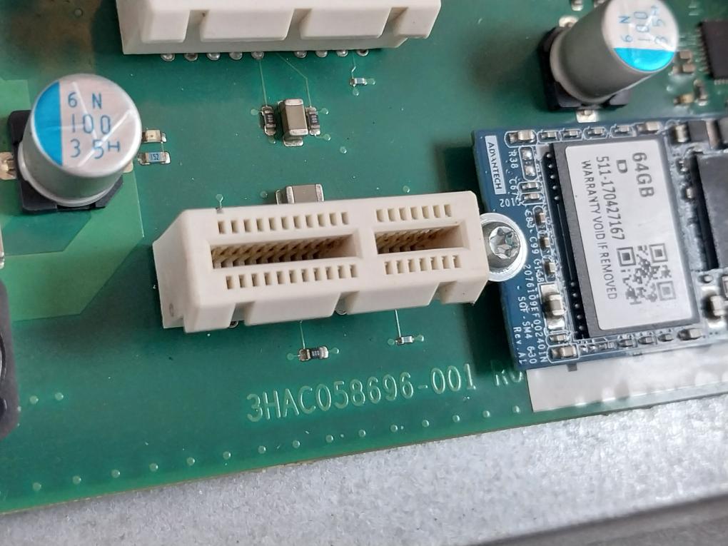 ABB DSQC1036 3HAC058696-001 R01 Robot Computer Unit