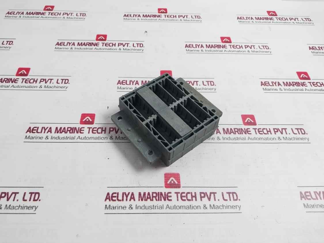 Abb 64674731 Multi Pole Fuse Holder Insulating Support Pa 6/66
