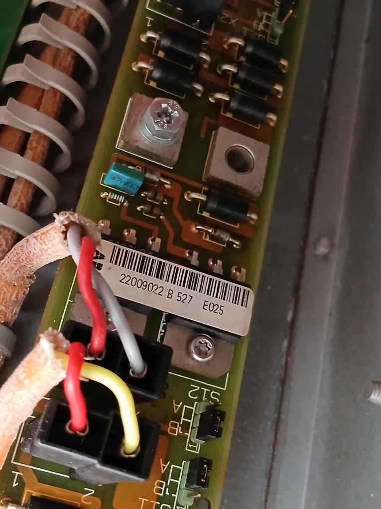 Abb Acs800-104-0440-7+e205+q950+v991 Frequency Drive 709–976 Vdc 458 Adc