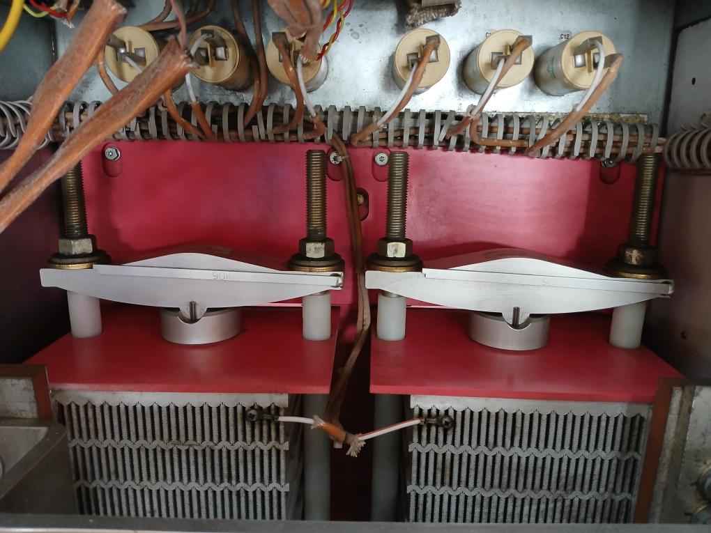 Abb Acs800-104-0440-7+e205+q950+v991 Frequency Drive 709–976 Vdc 458 Adc