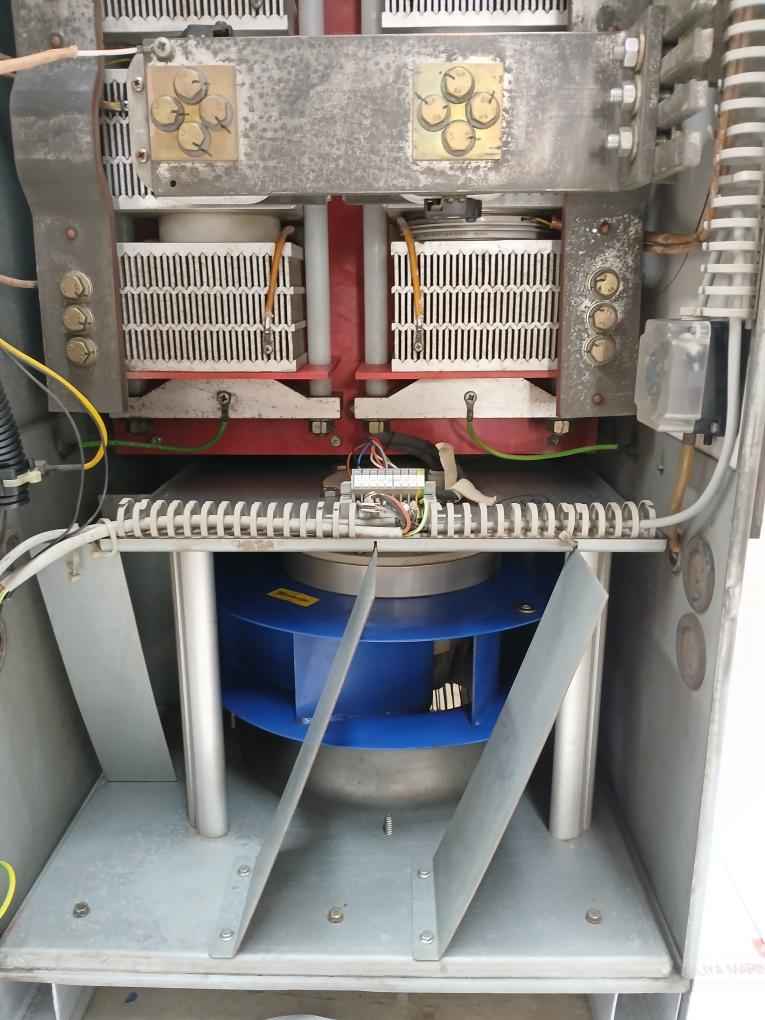 Abb Acs800-104-0440-7+e205+q950+v991 Frequency Drive 709–976 Vdc 458 Adc