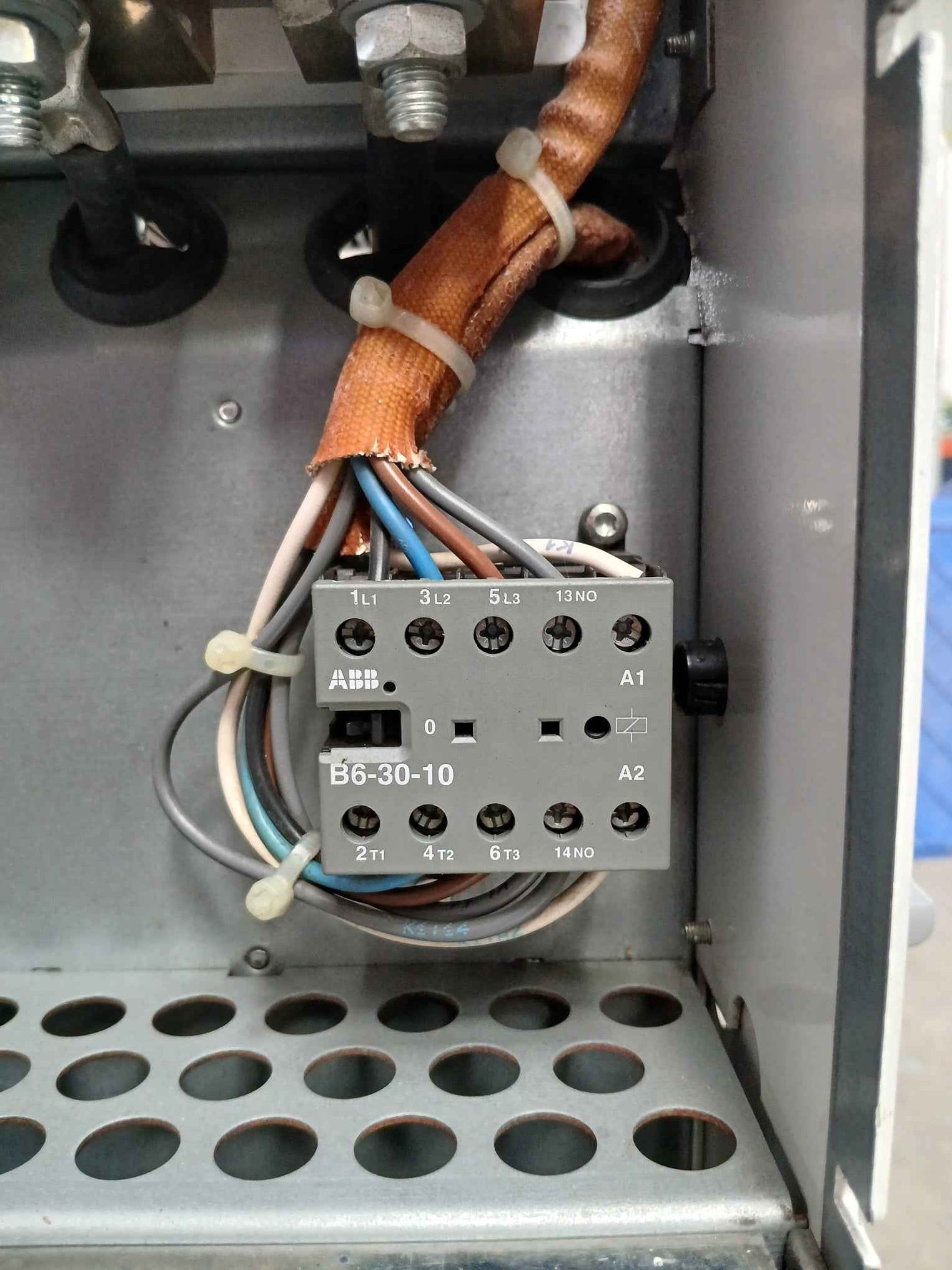 Abb Acs800-104-0580-7+e205+q950+v991 Inverter Drive Module 0–690vac 486a 0–300hz