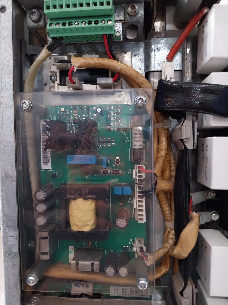 Abb Acs800-104Lc-0700-7+E205+Q950 Low Voltage Industrial Ac Drive 700 Adc 583 A