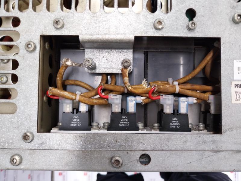 Abb Acs800-104Lc-0700-7+E205+Q950 Inverter Unit Module 709…976Vdc 700 Adc