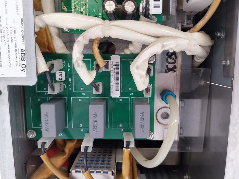 Abb Acs800-104Lc-0700-7+E205+Q950 Inverter Unit Module 709…976Vdc 700 Adc