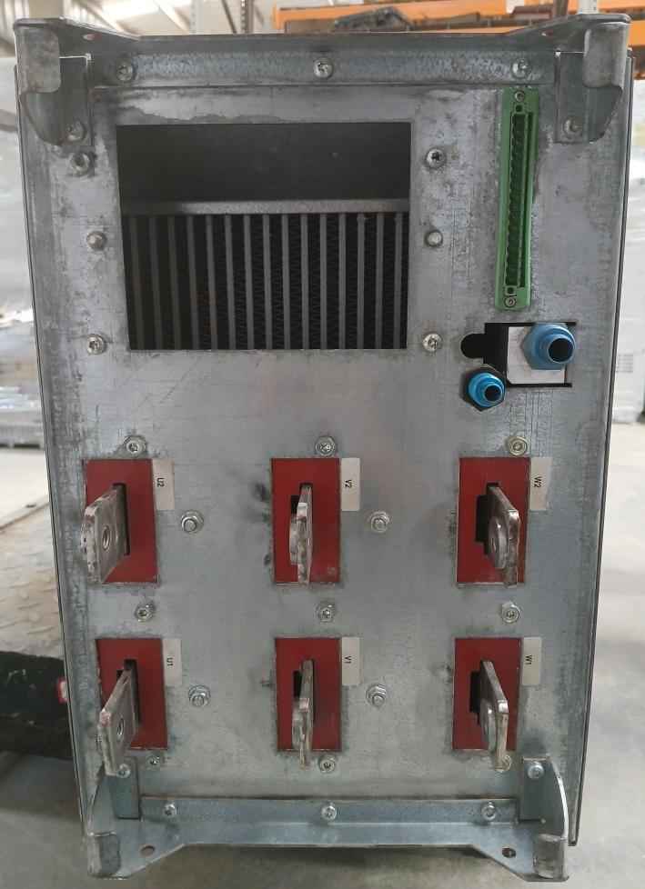 Abb Acs800-704Lc-2150-7 Frequency Converter 68648858 380–690V Ac 1796 A