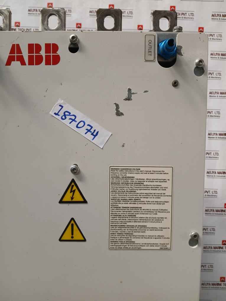 Abb Acs800-704Lc-2150-7 Frequency Converter 68648858 380–690V Ac 1796 A