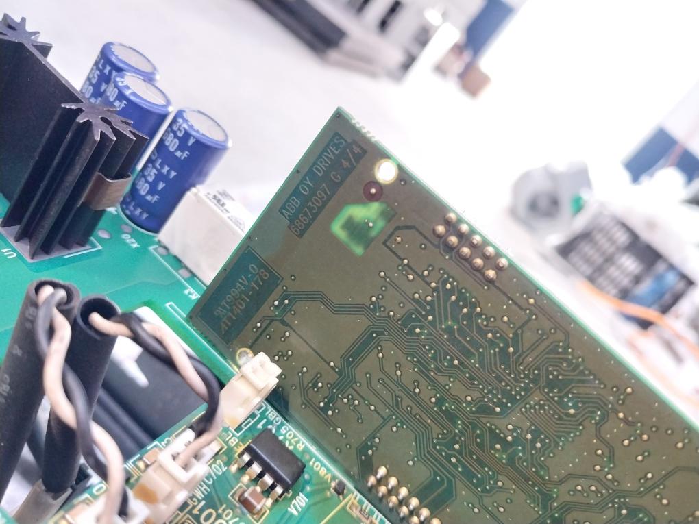 Abb Acs850-04-225A-5+J400 Frequency Converter Drive Module 400/480/500V Ac 221 A