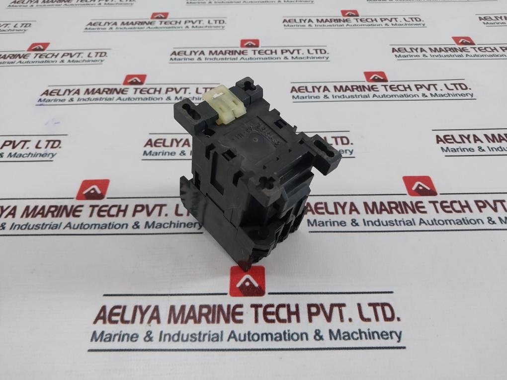 Abb B16-30-01 Contactor 28A 690V~