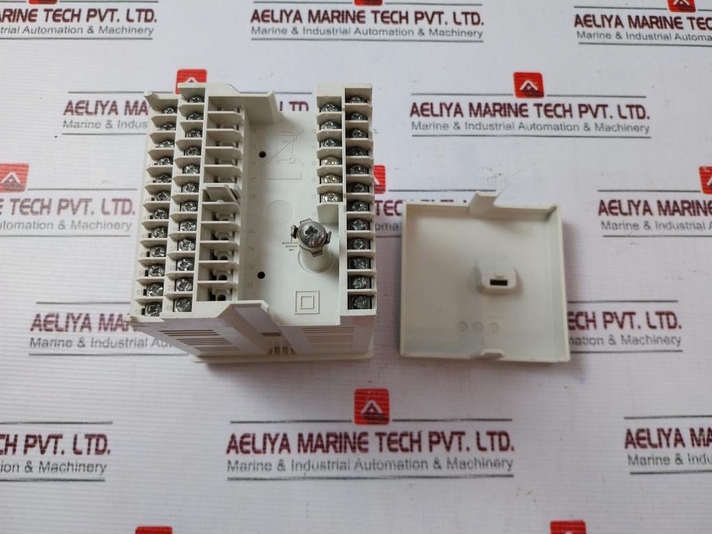 Abb Cm30/0sms0e0/std Universal Process Controller 100-240v Ac 50/60hz 10w