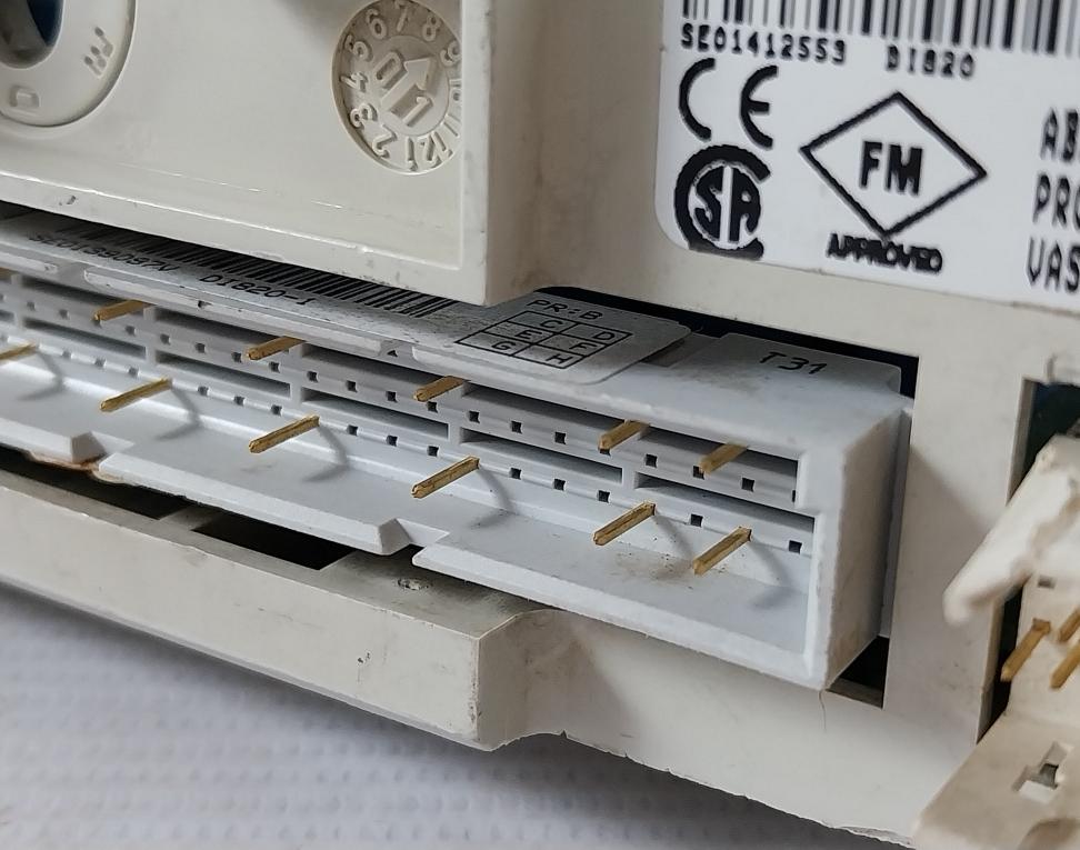 Abb Di820 Digital Input Module 120V Ac / Dc 3Bse008512R1 (Not Working)