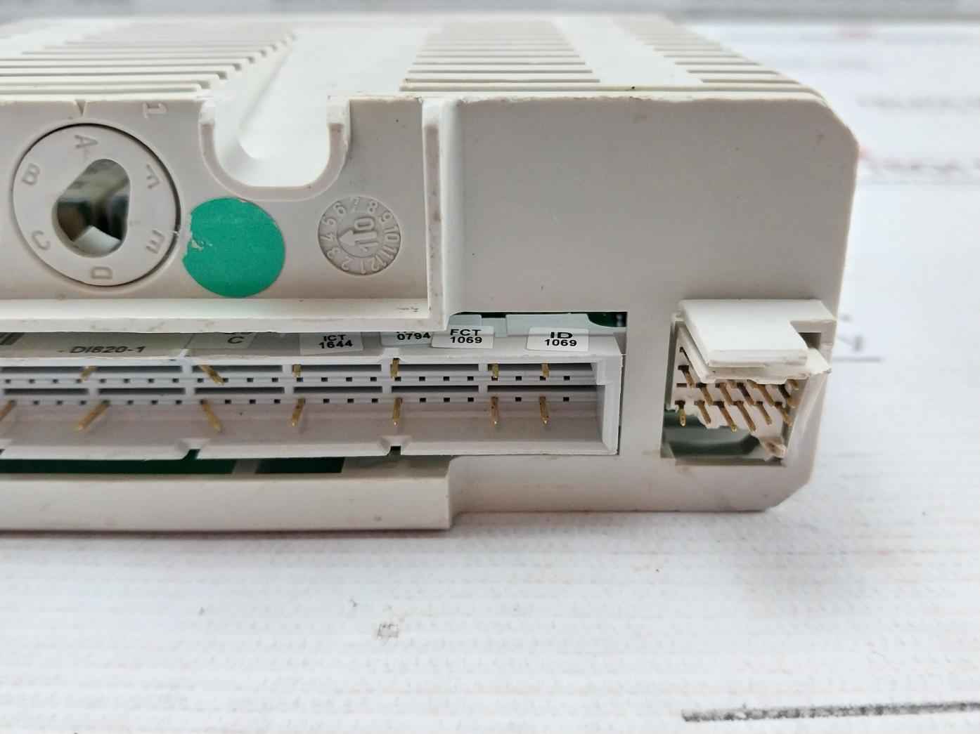 Abb Di820 Digital Input Module Sg10331166 120Vac/10Ma 110Vdc/2.8Ma (Not Working)