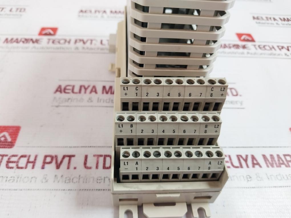 Abb Do810 Digital Output Module Compact 3Bse013230R1 24V 0.5A Sb05410349